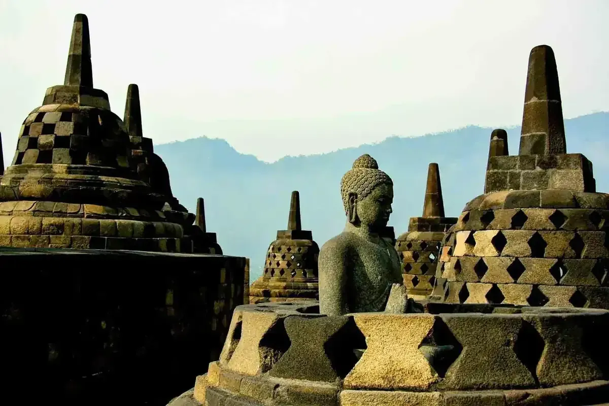 Un assaggio di Indonesia: dai templi di Giava...