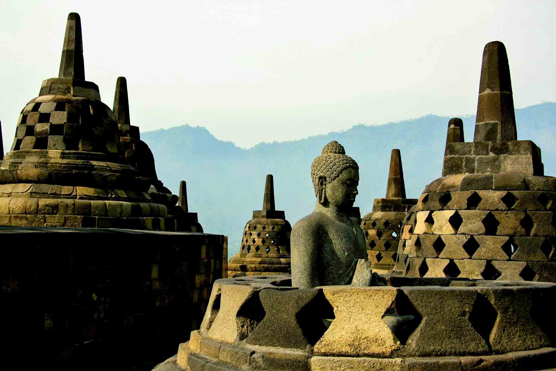 Un assaggio di Indonesia: dai templi di Giava...