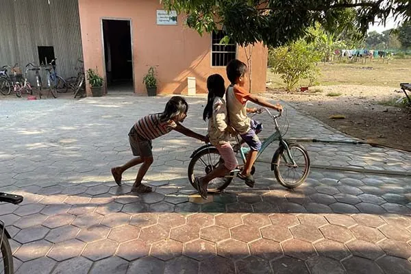 GIORNO 8 - Giornata al villaggio di Bakong e alla scuola di Pouey