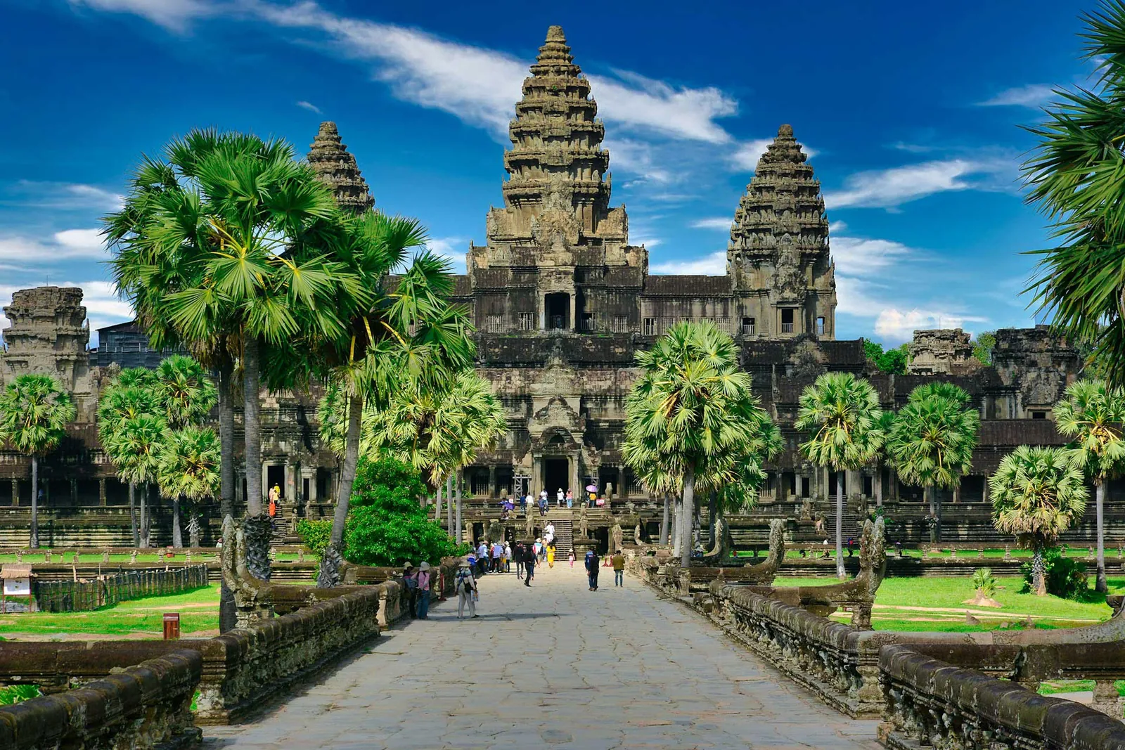 Esplorando la regione di Angkor Wat tra storia, cultura...