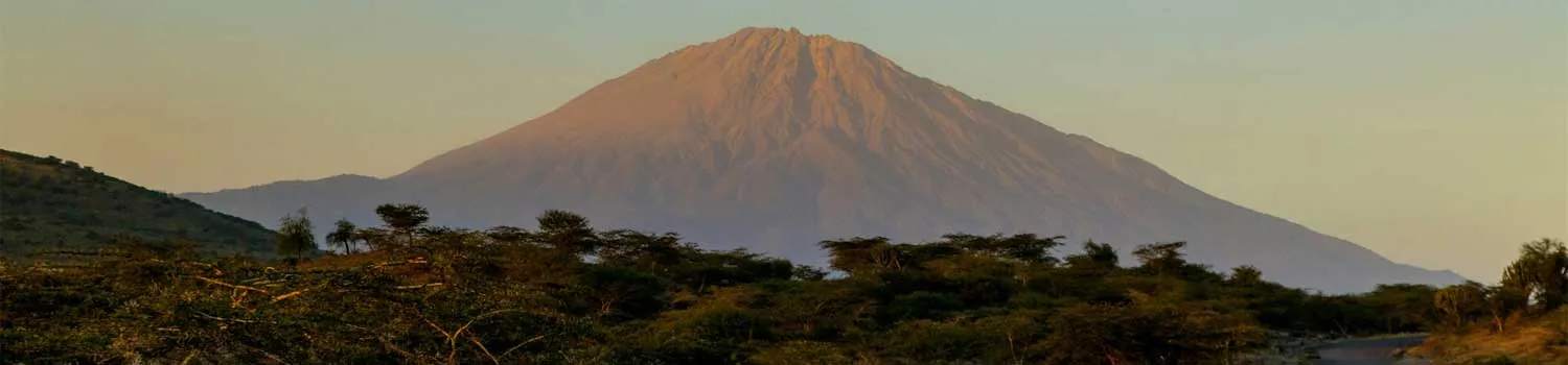 Il monte Meru visto da Arusha in Tanzania