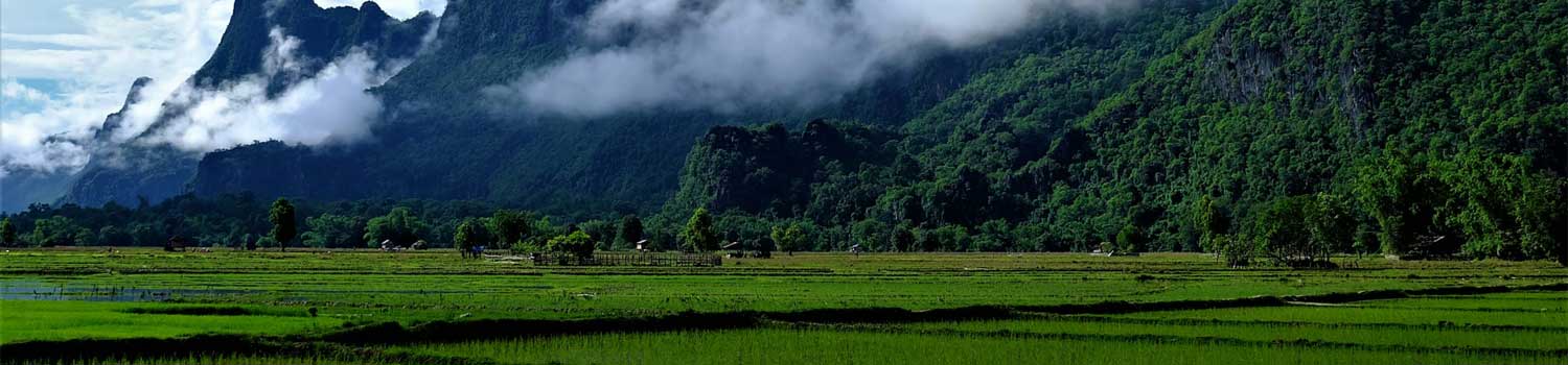 riasie laotiane circondate dalle montagne