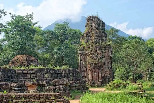 GIORNO 8 – Visita di Hoi An e della “Terra Santa” di My Son